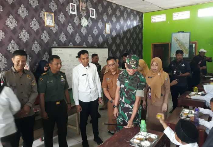 Program MBG Blambangan Umpu di Tinjau Komandan Kodim 0427/Way Kanan Budidaya ayam di Blambangan Umpu, Way Kanan