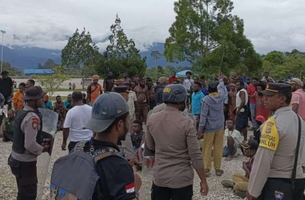 Daun penggemuk ayam di Magambilis, Kab. Mamberamo Tengah