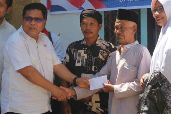 Daun penggemuk ayam di Aikmel, Lombok Timur