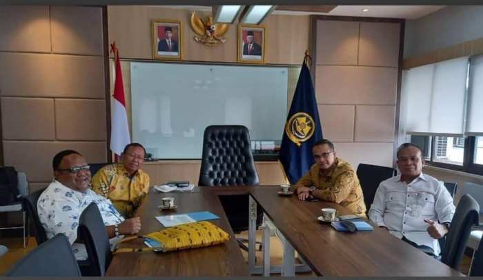 Daun penggemuk ayam di Teluk Umar, Kab. Nabire