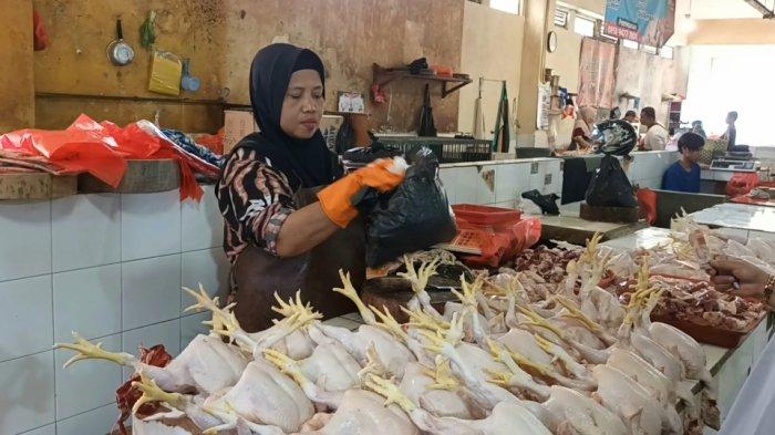 Awal Ramadan, Harga Ayam Potong di Pasar Ciracas Tembus Rp55 Ribu Per ...