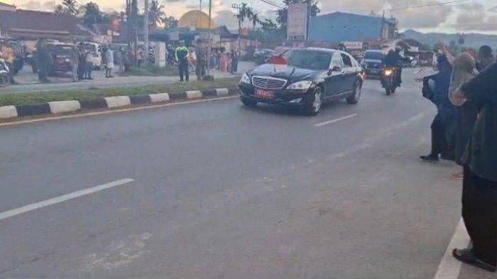 Daun penggemuk ayam di Ranomeeto, Konawe Selatan