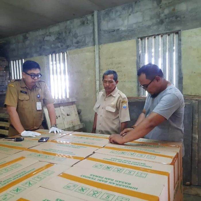 PEMERIKSAAN TELUR AYAM RAS BANTUAN PENANGANAN STUNTING DI FARM LAYER ... Daun penggemuk ayam di Sajira, Kab. Lebak