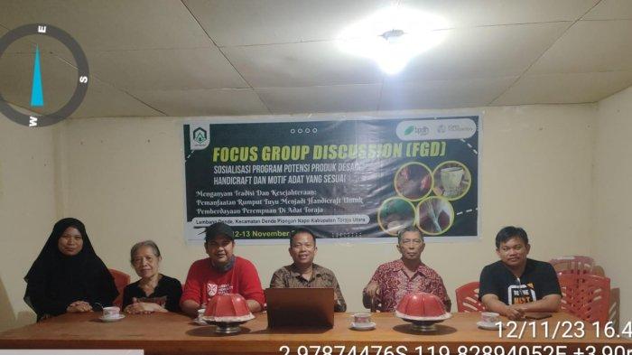 Daun penggemuk ayam di Dende Piongan Napo, Toraja Utara