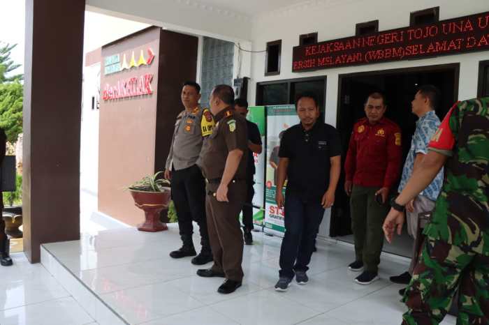 Daun penggemuk ayam di Tojo, Tojo Una-una