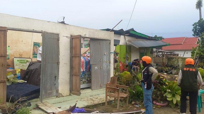 Daun penggemuk ayam di Larompong Selatan, Luwu