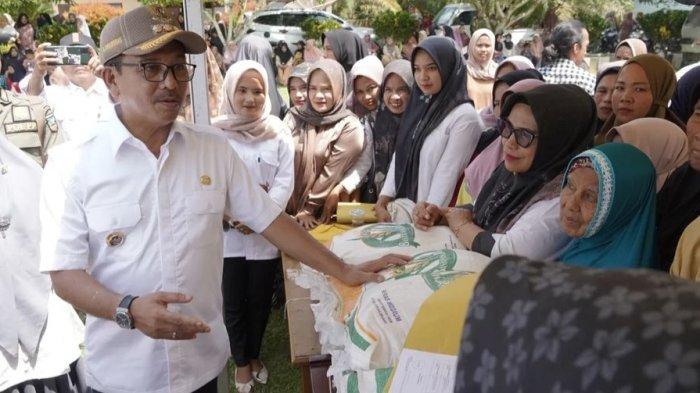 33,2 Ton Beras BPCBP Tahap Dua Disalurkan Bupati Solok Selatan di ... Budidaya ayam di Sangir Batang Hari, Kabupaten Solok Selatan