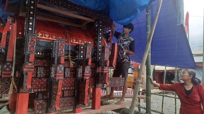 Daun penggemuk ayam di Awan Rante Karua, Toraja Utara