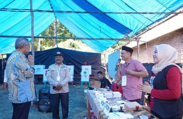 Daun penggemuk ayam di Ponrang, Luwu