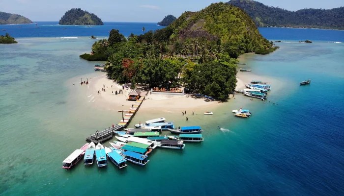 Pulau Setan di Kawasan Mandeh, Ikon Wisata di Pesisir Selatan Sumbar ... Pulau Setan di Kawasan Mandeh, Ikon Wisata di Pesisir Selatan Sumbar ...