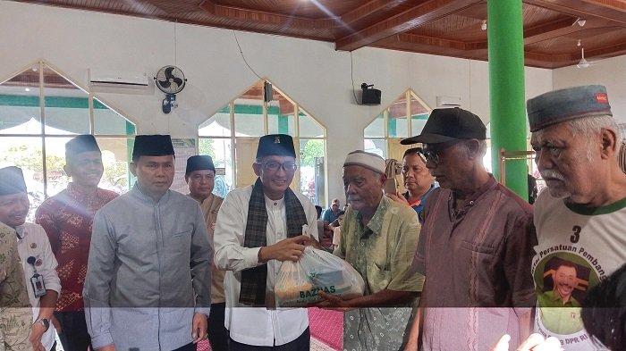 Tengah Malam, Damkar Padang Evakuasi Ular Piton Ukuran 2 Meter dari ... Budidaya ayam di Kuranji, Kota Padang