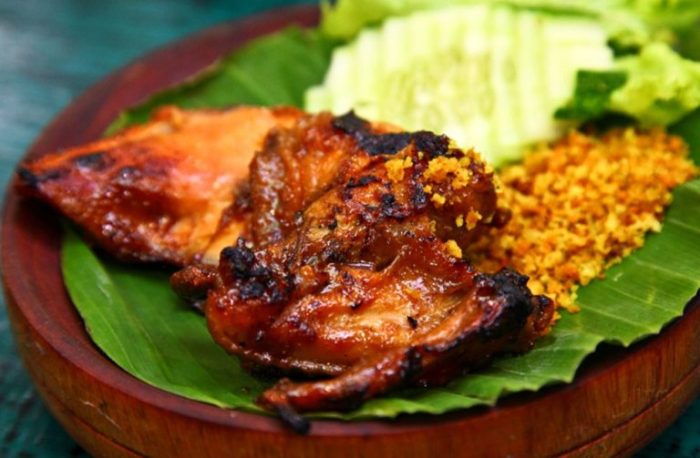8 Rekomendasi Ayam Bakar Terenak di Bandung, Dari yang Manis Hingga ... Ayam afkir di Banjaran, Bandung