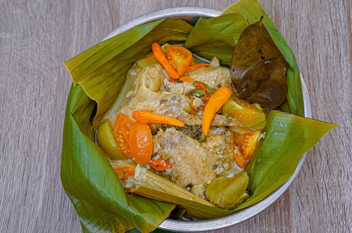 Daun penggemuk ayam di Baranti, Sidenreng Rappang