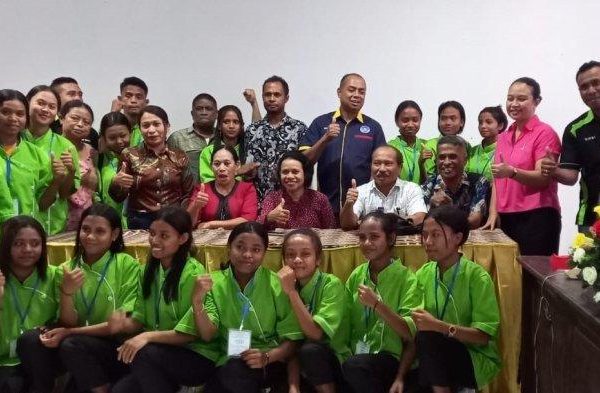 Daun penggemuk ayam di Raihat, Belu