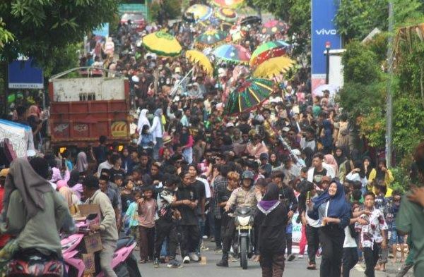 Daun penggemuk ayam di Tammerodo Sendana, Majene