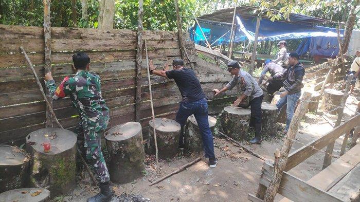 Ternak ayam petelur di Semitau, Kapuas Hulu