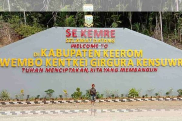 Daun penggemuk ayam di Web, Kab. Keerom