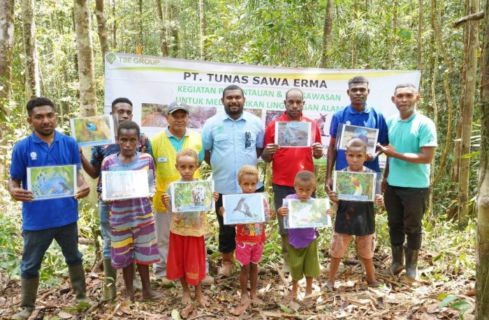 Masyarakat Distrik Sawa Erma Sudah Bulatkan Tekad, Thomas Eppe Safanpo ... Daun penggemuk ayam di Sawa Erma, Kab. Asmat