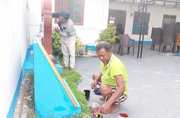 Daun penggemuk ayam di Larantuka, Flores Timur