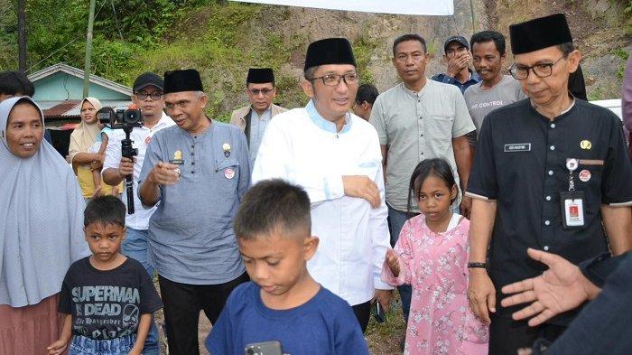 Perjalanan Ranah Minang | Bungus Teluk Kabung, Kota Padang | Lagi ... Ayam ternak di Bungus Teluk Kabung, Kota Padang