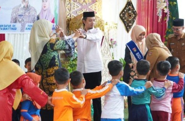 Ayam petelur jantan di Mandiangin Koto Selayan, Kota Bukittinggi