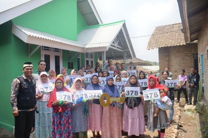 Polisi Temukan dan Bakar Tempat Sabung Ayam di Area Perkebunan Desa ... Daun penggemuk ayam di Cipeucang, Kab. Pandeglang