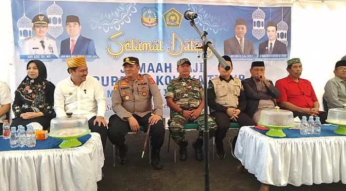 Daun penggemuk ayam di Tirawuta, Kolaka Timur