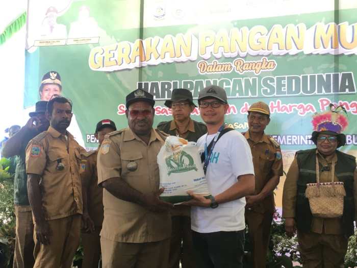 Daun penggemuk ayam di Makimi, Kab. Nabire