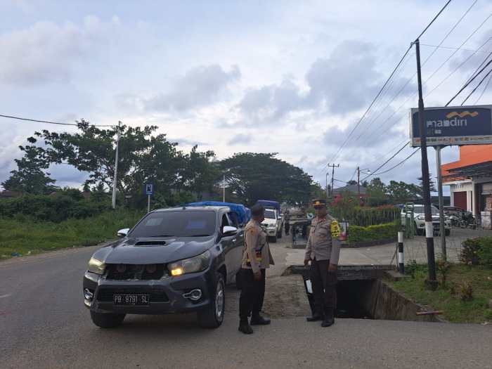 Pendistribusian Logistik Pemilu ke Distrik Mapia Barat Kabupaten ...