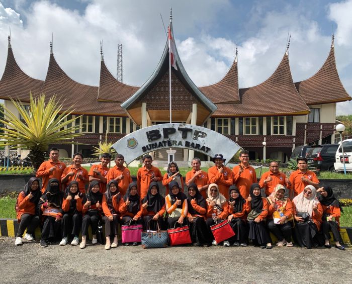 Ayam ternak di Suliki, Kabupaten Lima Puluh Kota