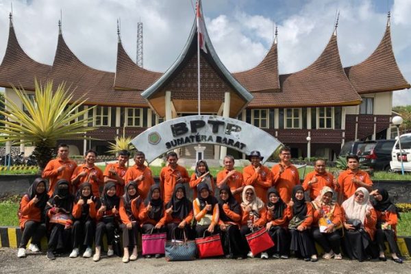 DISNAKESWAN - PELATIHAN PEMANDU SEKOLAH LAPANG SEKTOR PETERNAKAN BAGI ...