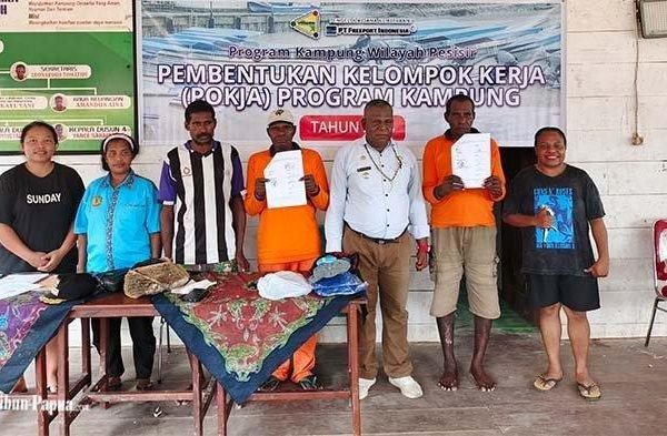 Daun penggemuk ayam di Mimika Timur Jauh, Kab. Mimika