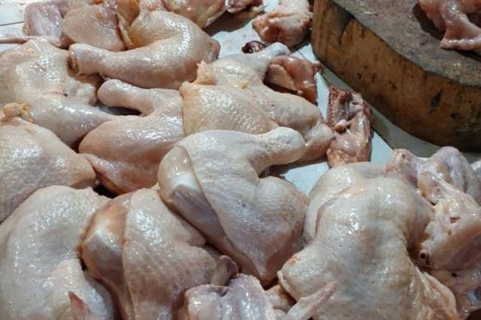 Harga Ayam Potong di Palembang Turun, Cabai Rawit Beranjak Naik Harga ayam kampung potong di Gedung Aji, Tulang Bawang