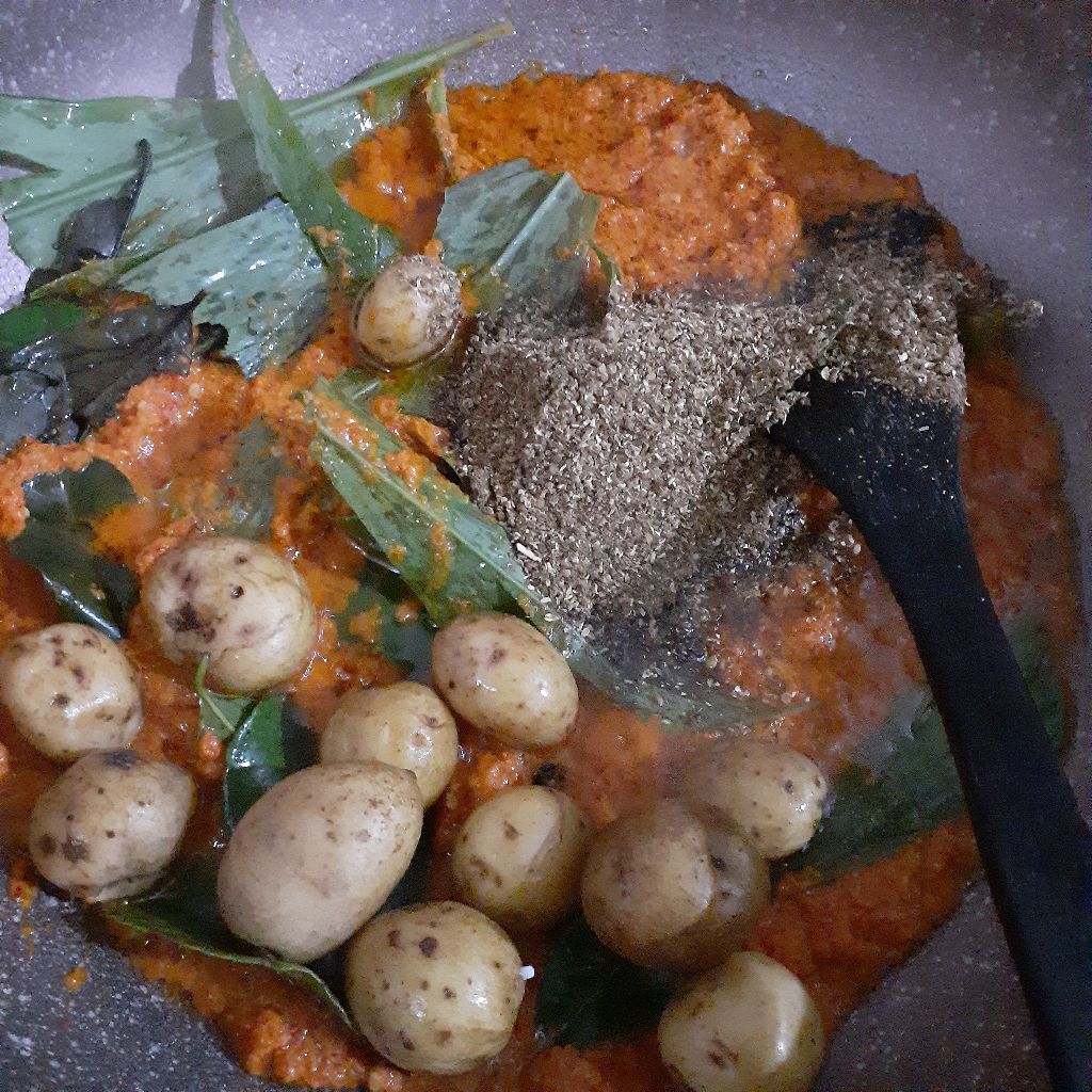 Daun penggemuk ayam di Rendang, Karangasem
