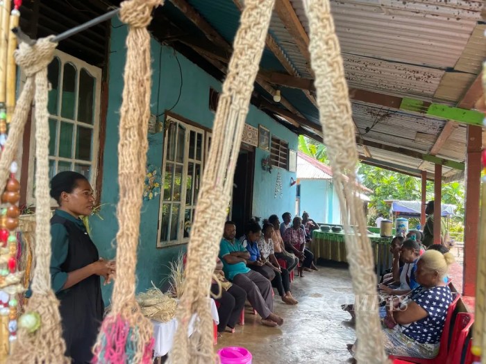 ”Buah Tangan” Mama Endokisi, Jayapura, Menjaga Asa Dapur Tetap Mengepul Daun penggemuk ayam di Yokari, Kab. Jayapura