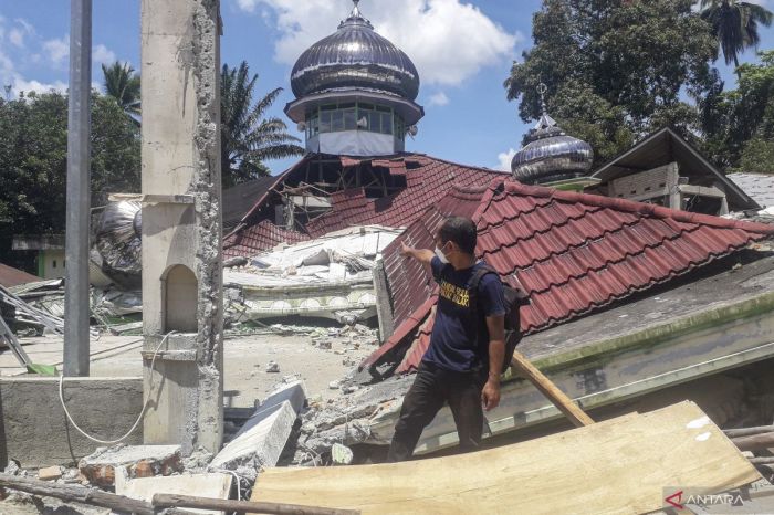 Dampak gempa bumi di Pasaman Barat - ANTARA News Dampak gempa bumi di Pasaman Barat - ANTARA News