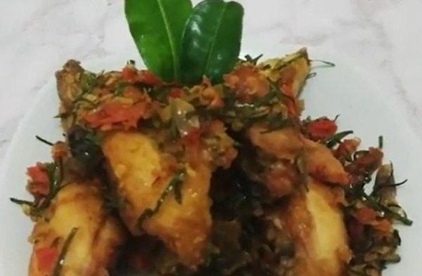 Daun penggemuk ayam di Wugi, Kab. Tolikara