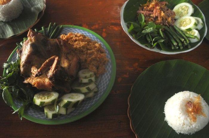 Ayam Pencok, Makanan Khas Purwodadi Grobogan yang Dulu Dibuat untuk ... Budidaya ternak ayam di Purwodadi, Grobogan