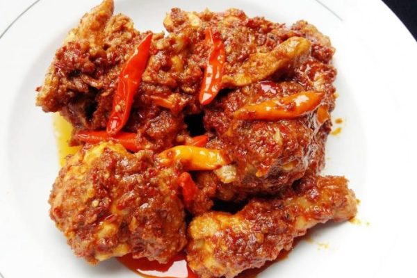 Daun penggemuk ayam di Lenek, Lombok Timur