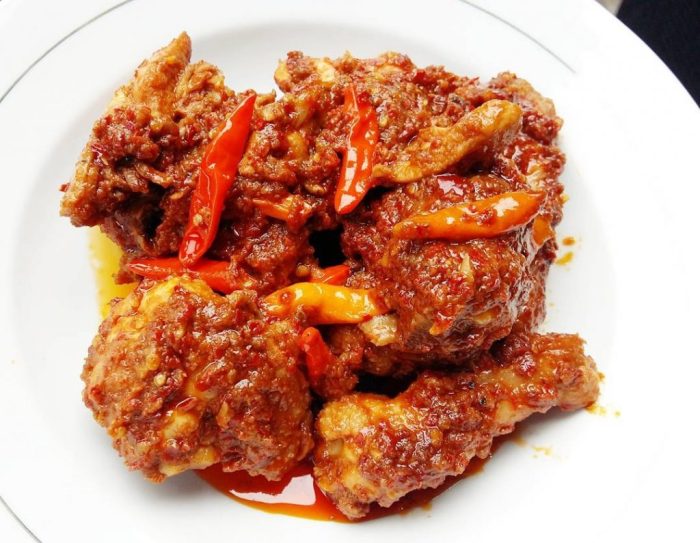 Daun penggemuk ayam di Lenek, Lombok Timur