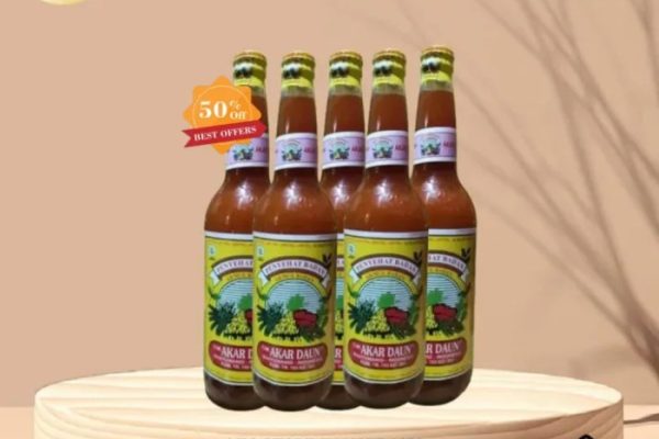 Daun penggemuk ayam di Montong Gading, Lombok Timur