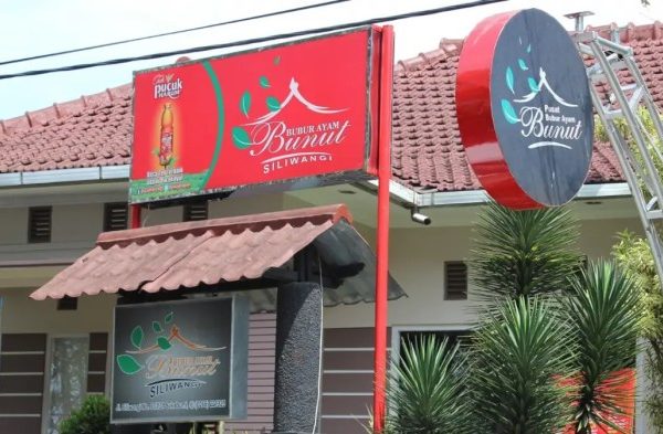 Ayam afkir di Warung Kiara, Sukabumi