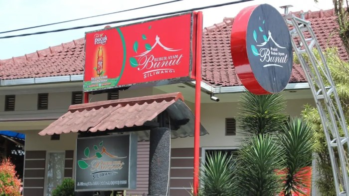 Ayam Bunut Sukabumi – Restoran Khas Sunda Ayam afkir di Warung Kiara, Sukabumi