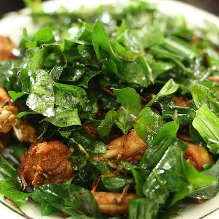 Daun penggemuk ayam di Tinggouw, Kab. Tambrauw