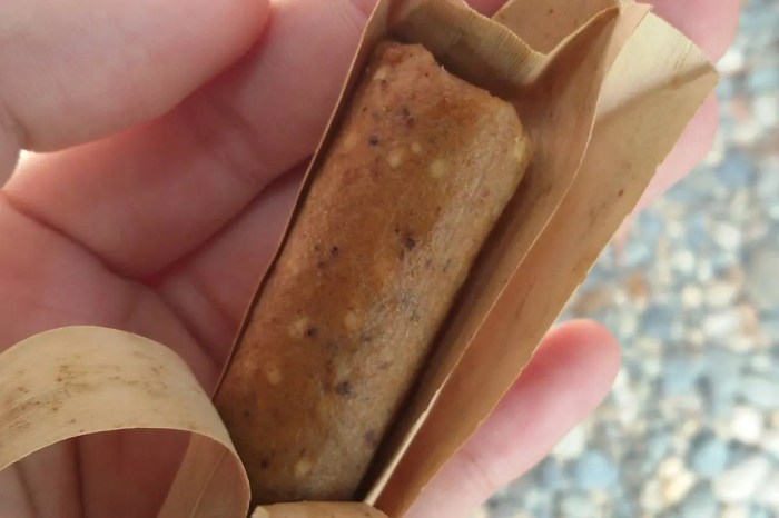 Daun penggemuk ayam di Mamboro, Sumba Tengah