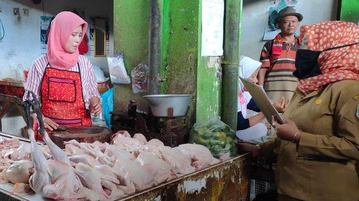 Peternak Ayam di Ciamis Ancam Lepaskan Ribuan Ekor Ayam Pejantan di ... Ayam afkir di Sindangkasih, Ciamis