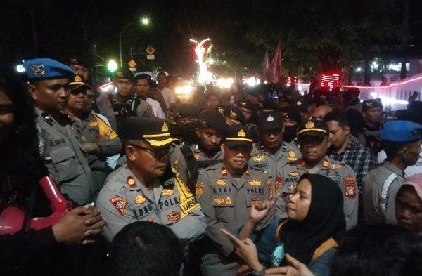 Daun penggemuk ayam di Polongbangkeng Selatan, Takalar