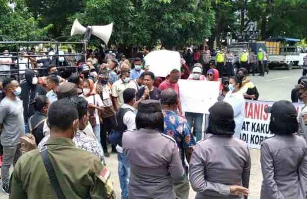 Daun penggemuk ayam di Kakuluk Mesak, Belu