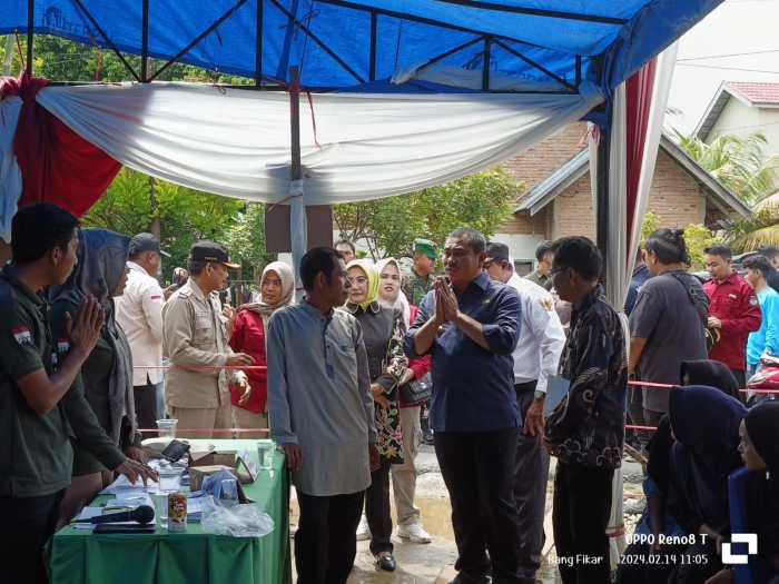 Bupati Bungo H. Mashuri, SP, ME Gunakan Hak Pilihnya di TPS 01 ... Bupati Bungo H. Mashuri, SP, ME Gunakan Hak Pilihnya di TPS 01 ...