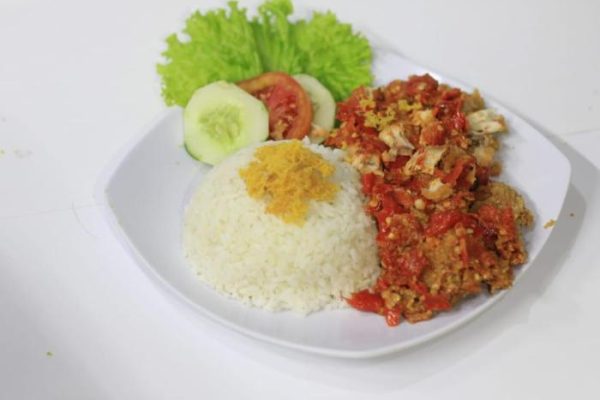 Daun penggemuk ayam di Kuta Utara, Badung